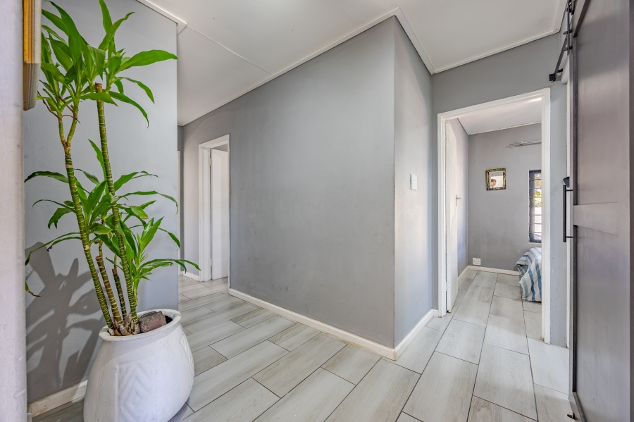 3 Bedroom Property for Sale in Bothasig Western Cape